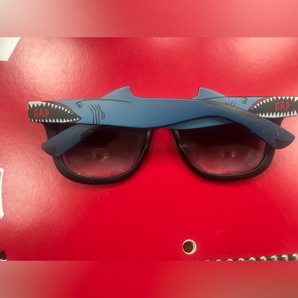 Gap sunglasses 3-8 - Picture 3 of 9
